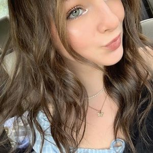 Meet your Posher, Caroline